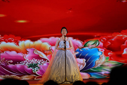 7女生独唱:唱支山歌给党听1.jpg 7女生独唱:唱支山歌给党听1.jpg