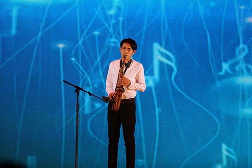 91萨克斯独奏:查尔达斯3.jpg 91萨克斯独奏:查尔达斯3.jpg