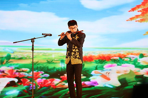 93笛子独奏:帕米尔的春天1.jpg 93笛子独奏:帕米尔的春天1.jpg