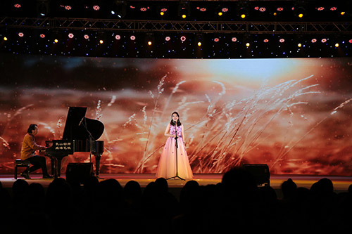 95女生独唱:芦花4.jpg 95女生独唱:芦花4.jpg