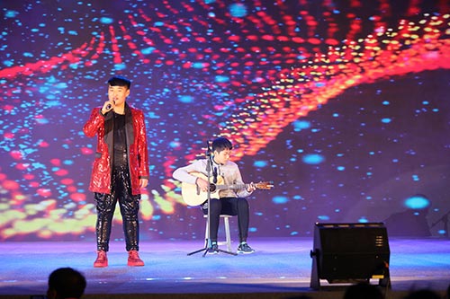 2男声独唱:成都2.jpg 2男声独唱:成都2.jpg