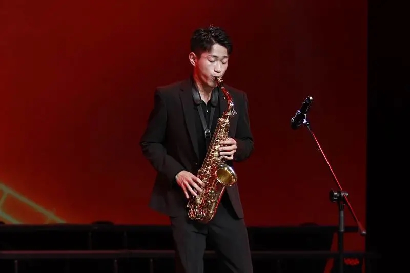 萨克斯.webp.jpg 萨克斯.webp.jpg